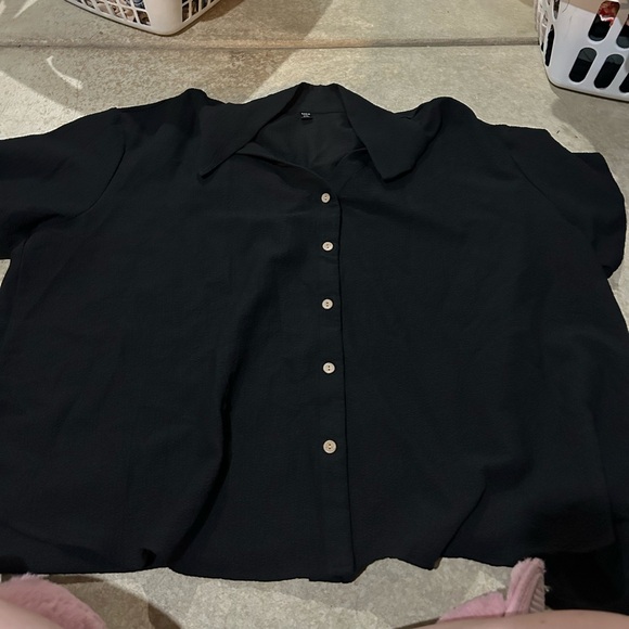 SHEIN Black Short Sleeve Button Down Shirt - Picture 1 of 3